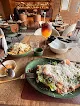 ​Florios Valarte Restaurant en Av Fluvial Vallarta 185-Local 8 en Colonia Versalles sirve alimentos deliciosos y frescos en medio de un gran ambiente y música animada.
