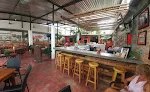 ​Fredy Mariscos Seafood en Lucerna 153a en Colonia Versalles destaca en todo: la comida, la gente, la ubicación y el ambiente son todos increíbles.